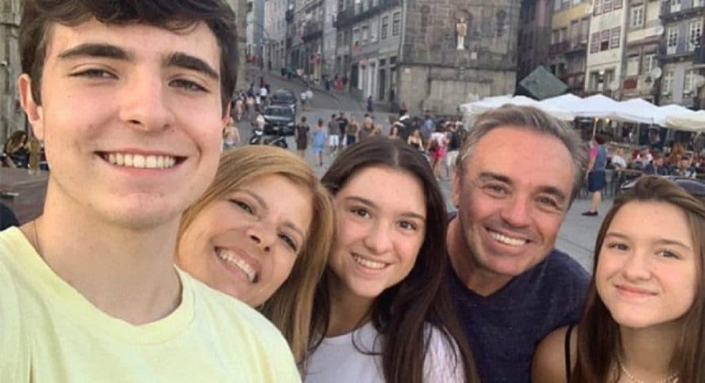 Em briga por herança bilionária e manipulação, tribunal rejeita pensão de R$ 100 mil para mãe de filhos de Gugu