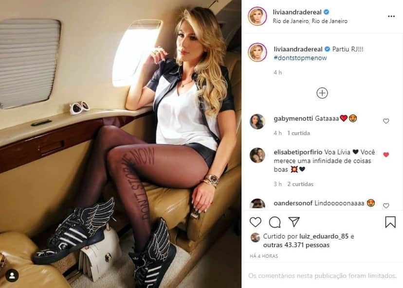 Lívia Andrade sensualiza e coloca parte íntima pra jogo (Foto: Reprodução) Lívia Andrade sensualiza e coloca parte íntima pra jogo (Foto: Reprodução)