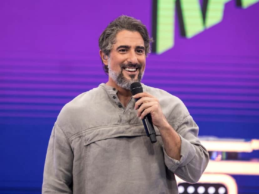 Decepção com salário, equipe de reforço convocada e Mion em 2024: Tadeu Schmidt tem prazo de validade no BBB Decepção com salário, equipe de reforço convocada e Mion em 2024: Tadeu Schmidt tem prazo de validade no BBB