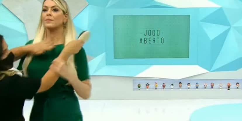Renata Fan quebra silêncio sobre vídeo vazado empurrando funcionária, desabafa às câmeras e expõe bastidores Renata Fan quebra silêncio sobre vídeo vazado empurrando funcionária, desabafa às câmeras e expõe bastidores