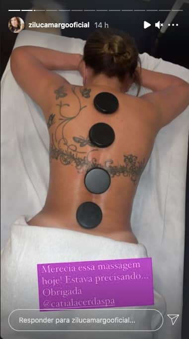 Zilu surge completamente nua e exibe marquinha no bumbum - Reprodução Zilu surge completamente nua e exibe marquinha no bumbum - Reprodução