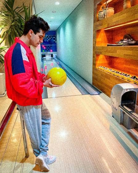 Luan Santana mostra pista de boliche (Foto: Divulgação) Luan Santana mostra pista de boliche (Foto: Divulgação)