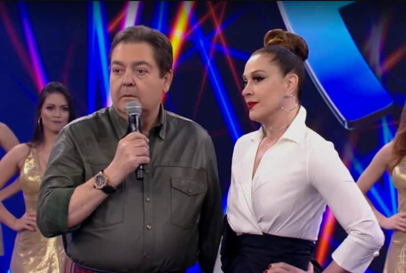 Claudia Raia solta o verbo no Domingão, enaltece Luciano Huck e entrega o que pensa de Faustão: "Nos deixou" Claudia Raia solta o verbo no Domingão, enaltece Luciano Huck e entrega o que pensa de Faustão: "Nos deixou"