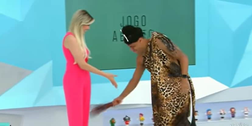 "Bem longe", Renata Fan volta ao Jogo Aberto sem Denílson e parceiro é substituído na Band: "Merece" "Bem longe", Renata Fan volta ao Jogo Aberto sem Denílson e parceiro é substituído na Band: "Merece"