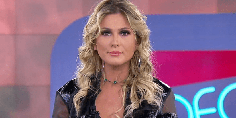 Lívia Andrade tem travado guerra na justiça (Foto: SBT) Lívia Andrade tem travado guerra na justiça (Foto: SBT)