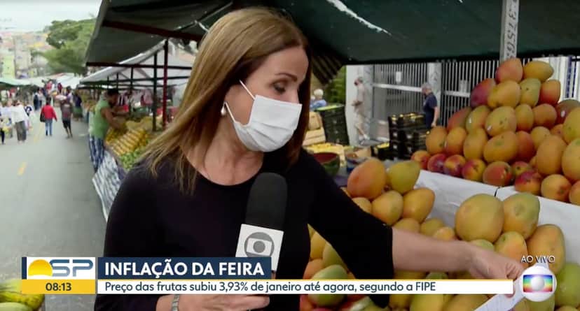 Ananda Apple na feira ao vivo no Bom Dia São Paulo (Reprodução: Globo) Ananda Apple na feira ao vivo no Bom Dia São Paulo (Reprodução: Globo)