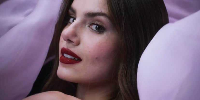 Globo volta atrás em decisão após demissão de Camila Queiroz e atriz é confirmada de volta à emissora Globo volta atrás em decisão após demissão de Camila Queiroz e atriz é confirmada de volta à emissora