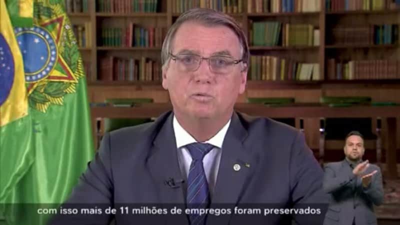 Bolsonaro entrou às pressas com seu pronunciamento (Foto: Reprodução) Bolsonaro entrou às pressas com seu pronunciamento (Foto: Reprodução)