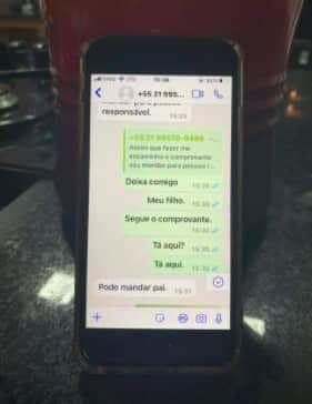 Armando Babaioff quase cai em golpe e ao mostrar conversa nas redes sociais fãs especulam que ator enviou nude ao golpista - Reprodução Armando Babaioff quase cai em golpe e ao mostrar conversa nas redes sociais fãs especulam que ator enviou nude ao golpista - Reprodução