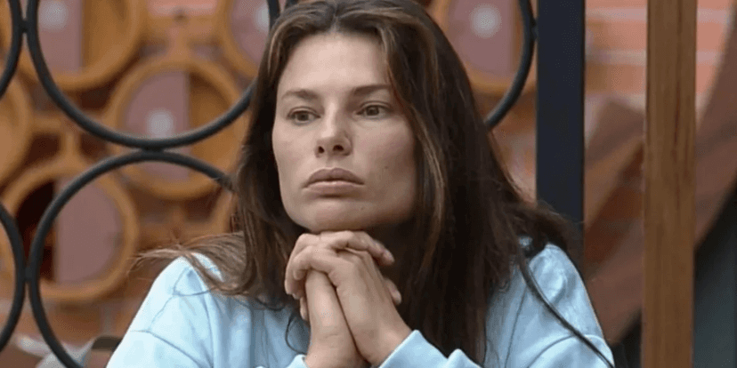 Em ‘A Fazenda 13’, Dayane Mello ameaça sair do país por causa de Rico (Foto: Reprodução/ Record TV) Em ‘A Fazenda 13’, Dayane Mello ameaça sair do país por causa de Rico (Foto: Reprodução/ Record TV)