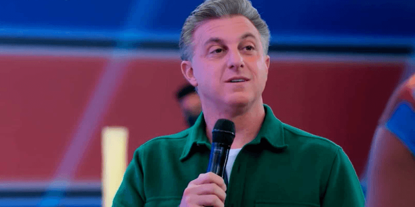 Luciano Huck no comando do Domingão (Foto: Reprodução) Luciano Huck no comando do Domingão (Foto: Reprodução)