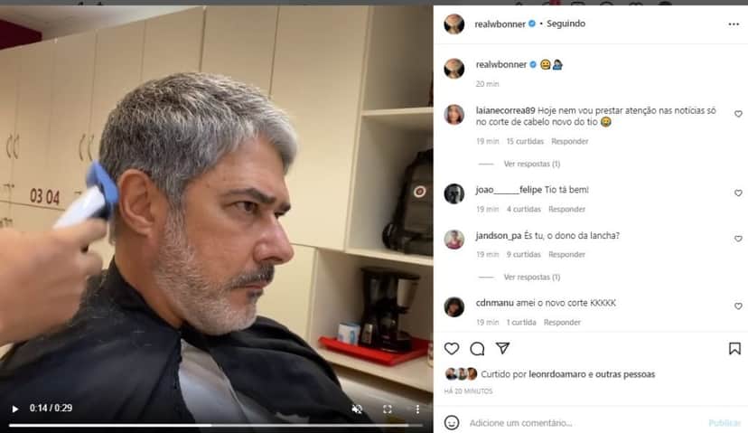 Bonner cortando o cabelo Bonner cortando o cabelo