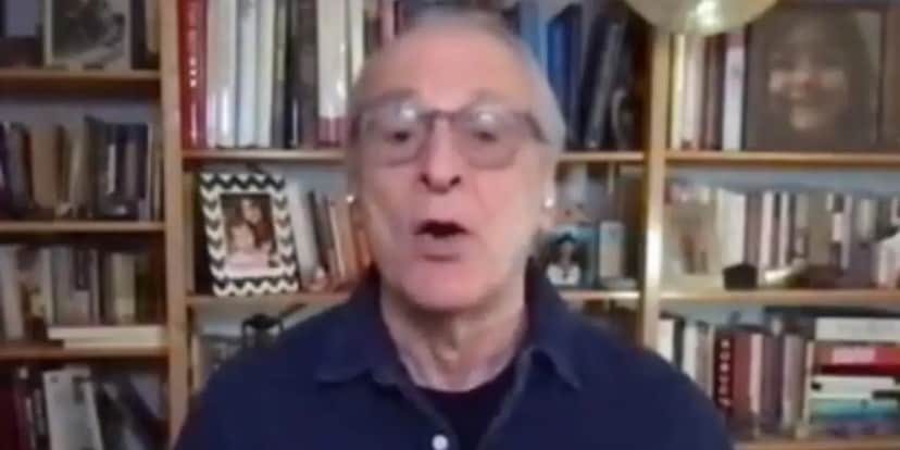 Jorge Pontual teve crise de tosse ao vivo na Globo (Foto: Reprodução) Jorge Pontual teve crise de tosse ao vivo na Globo (Foto: Reprodução)