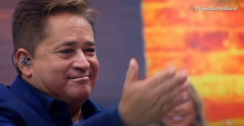 Leonardo se emoionou no palco do Faustão Leonardo se emoionou no palco do Faustão