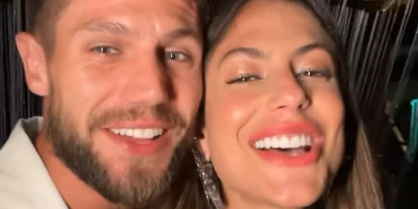 Mari Gonzalez é surpreendida com pedido de casamento após 6 anos de namoro com Jonas Sulzabach (Foto: Reprodução / Internet) Mari Gonzalez é surpreendida com pedido de casamento após 6 anos de namoro com Jonas Sulzabach (Foto: Reprodução / Internet)