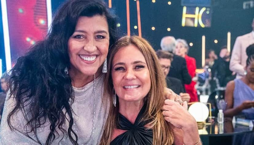 Regina Casé e Adriana Esteves estavam presentes no Melhores do Ano devido "Amor de Mãe" (Foto: Reprodução) Regina Casé e Adriana Esteves estavam presentes no Melhores do Ano devido "Amor de Mãe" (Foto: Reprodução)