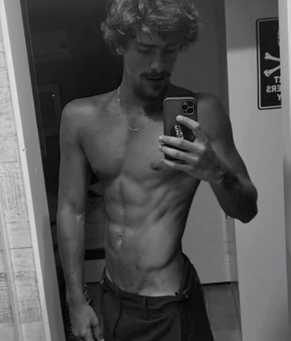 Bruno Montaleone exibe físico de deus grego nas redes socias (Reprodução/ Instagram) Bruno Montaleone exibe físico de deus grego nas redes socias (Reprodução/ Instagram)