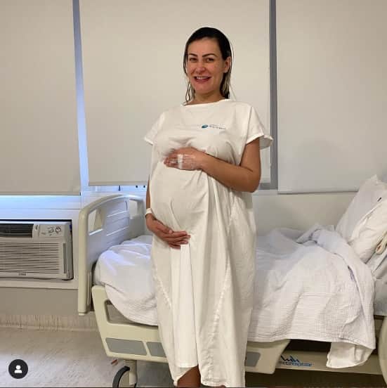Andressa Urach diz que foi assaltada e que permanecerá internada Andressa Urach diz que foi assaltada e que permanecerá internada