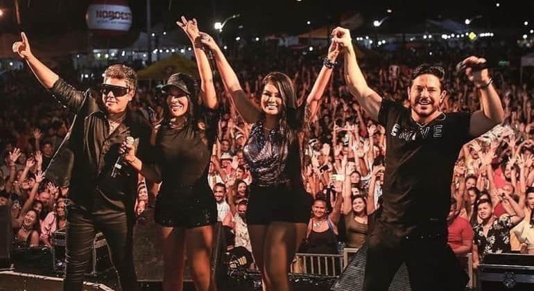 Após show em São Paulo, Paulinha Abelha é internada Após show em São Paulo, Paulinha Abelha é internada