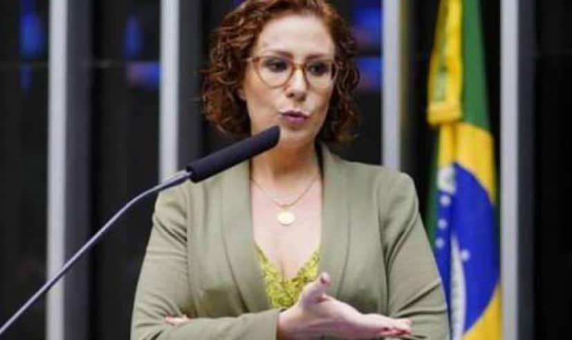 A deputada Carla Zambelli entra com ofício contra a Globo exigindo testes de Covid no BBB22 (Reprodução) A deputada Carla Zambelli entra com ofício contra a Globo exigindo testes de Covid no BBB22 (Reprodução)