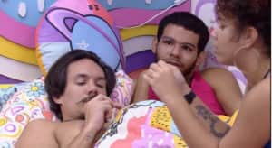 Vyni ao lado de Maria e Eliezer, seus grandes amigos no BBB22 (Foto: Reprodução / Globoplay) Vyni ao lado de Maria e Eliezer, seus grandes amigos no BBB22 (Foto: Reprodução / Globoplay)