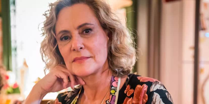 Elizabeth Savalla esteve na Globo por 47 anos. Uma de suas novelas foi "Plumas e Paetês" (Foto: Reprodução / Internet) Elizabeth Savalla esteve na Globo por 47 anos. Uma de suas novelas foi "Plumas e Paetês" (Foto: Reprodução / Internet)