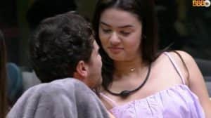 Eslovênia quer conhecer pais de Lucas (Foto: Reprodução / Globoplay) Eslovênia quer conhecer pais de Lucas (Foto: Reprodução / Globoplay)