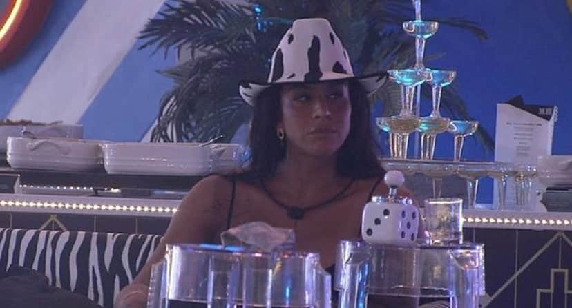 Linn Da Quebrada fica revoltada com Lucas e se isola na festa (Reprodução/ Globoplay) Linn Da Quebrada fica revoltada com Lucas e se isola na festa (Reprodução/ Globoplay)