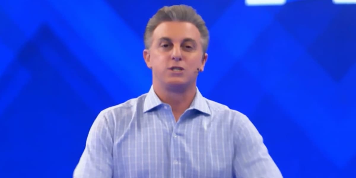 Luciano Huck no comando do Domingão (Foto: Reprodução) Luciano Huck no comando do Domingão (Foto: Reprodução)
