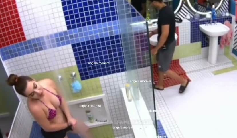 Naiara Azevedo tomando banho de shortinho (Reprodução/ TV Globo) Naiara Azevedo tomando banho de shortinho (Reprodução/ TV Globo)
