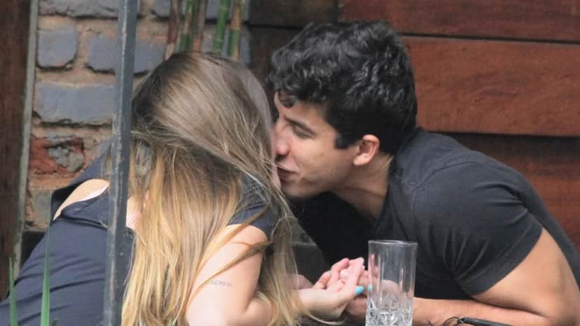 O ator Ricky Tavares é flagrado aos beijos com novo affair (Reprdução/ Montagem/ Internet) O ator Ricky Tavares é flagrado aos beijos com novo affair (Reprdução/ Montagem/ Internet)
