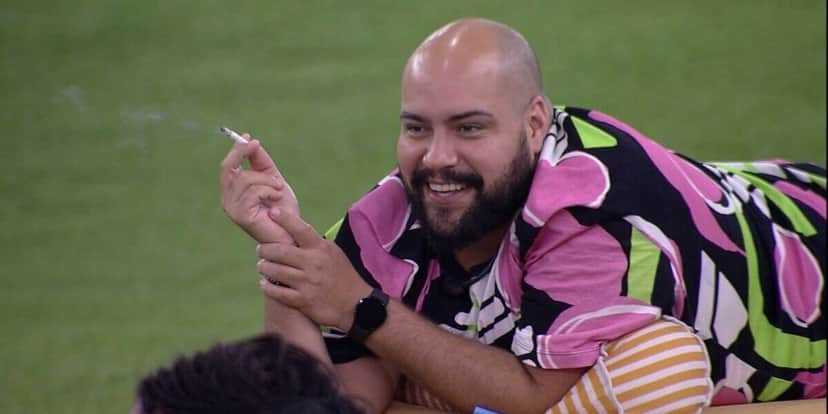 BBB22: Tiago Abravanel e Linn da Quebrada prometem parar de fumar se chegarem ao TOP 10 (Foto: Reprodução/Montagem) BBB22: Tiago Abravanel e Linn da Quebrada prometem parar de fumar se chegarem ao TOP 10 (Foto: Reprodução/Montagem)