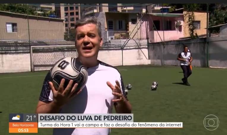 Kovalick gravou externa em uma quadra de futebol Kovalick gravou externa em uma quadra de futebol
