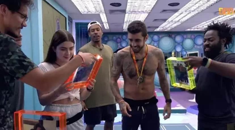 Pedro Scooby apresenta aos colegas do BBB22 sua família (Reprodução/ Globoplay) Pedro Scooby apresenta aos colegas do BBB22 sua família (Reprodução/ Globoplay)