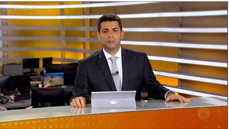 Lair Rennó assumiu o comando do Fala Brasil nesta quinta- Foto: Reprodução/Record Lair Rennó assumiu o comando do Fala Brasil nesta quinta- Foto: Reprodução/Record