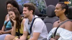 BBB22: Lucas no Almoço do Anjo do BBB22 ao lado de Eslô, Natália e Lina (Foto: Reprodução / Globoplay) BBB22: Lucas no Almoço do Anjo do BBB22 ao lado de Eslô, Natália e Lina (Foto: Reprodução / Globoplay)