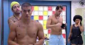 Arthur Aguiar e Pedro Scooby tiveram uma tarde de cuidados com a pele no BBB22 (Foto: Reprodução / Globoplay) Arthur Aguiar e Pedro Scooby tiveram uma tarde de cuidados com a pele no BBB22 (Foto: Reprodução / Globoplay)