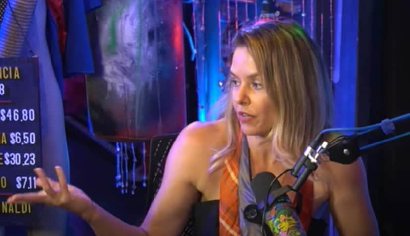 Bianca Rinaldi dá entrevista ao podcast "Inteligencia LTDA" no Youtube Bianca Rinaldi dá entrevista ao podcast "Inteligencia LTDA" no Youtube
