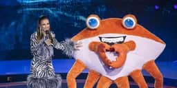 The Masked Singer Brasil: Caranguejo é desmascarado e leva público a reviver nostalgia com fruto do SBT