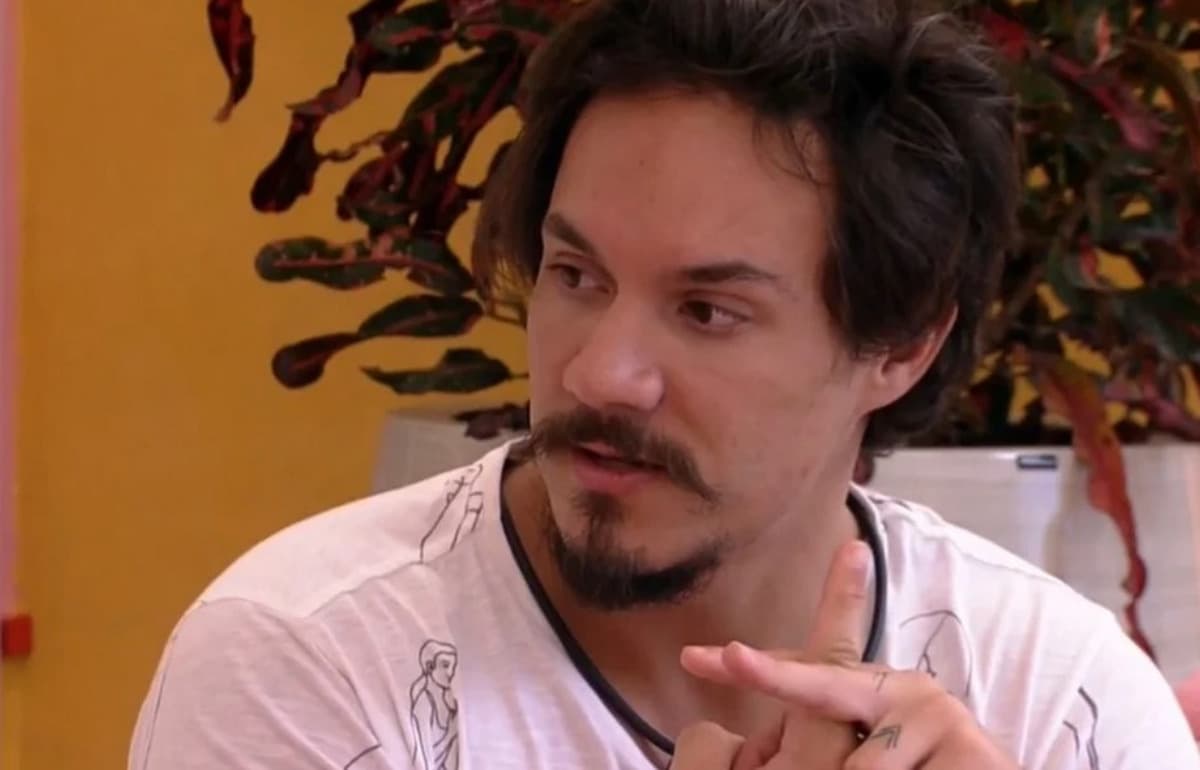 Eliezer não quer sair do BBB22 para não perder regalias: "Pagar pra beber" (Foto: Reprodução / Globo) Eliezer não quer sair do BBB22 para não perder regalias: "Pagar pra beber" (Foto: Reprodução / Globo)