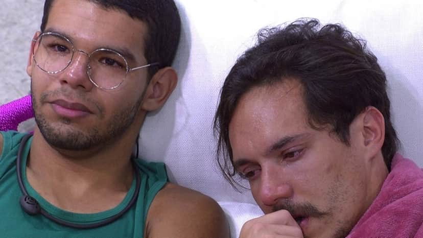 Vyni sente que será eliminado e desabafa com Eliezer; o brother se emociona Vyni sente que será eliminado e desabafa com Eliezer; o brother se emociona