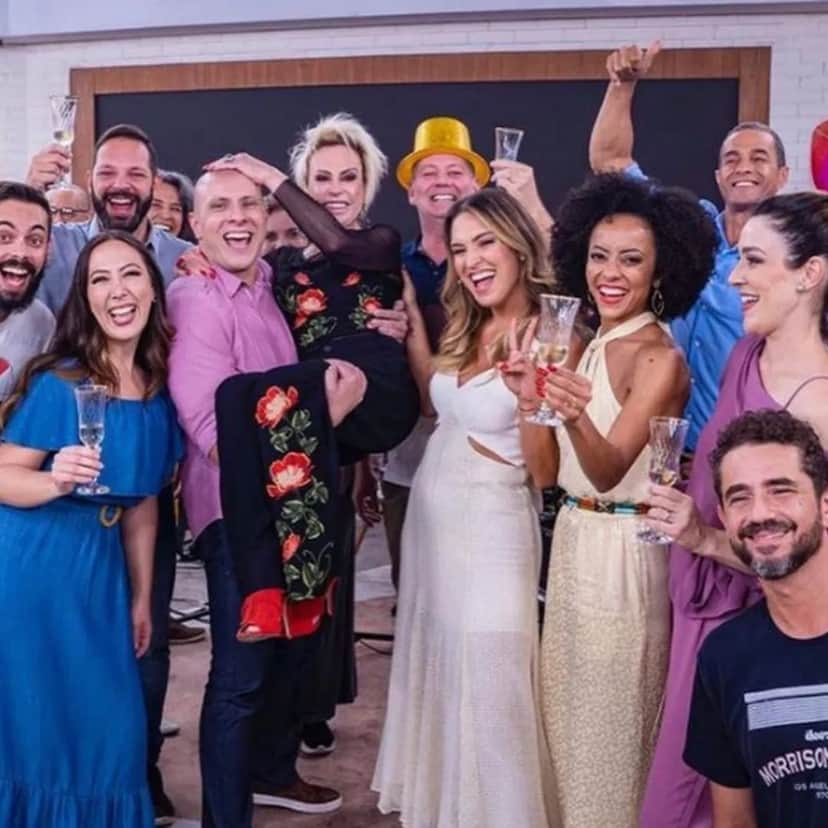 Ana Maria Braga, amigos e toda a produção do 'Mais Você' (Reprodução - Globo) Ana Maria Braga, amigos e toda a produção do 'Mais Você' (Reprodução - Globo)
