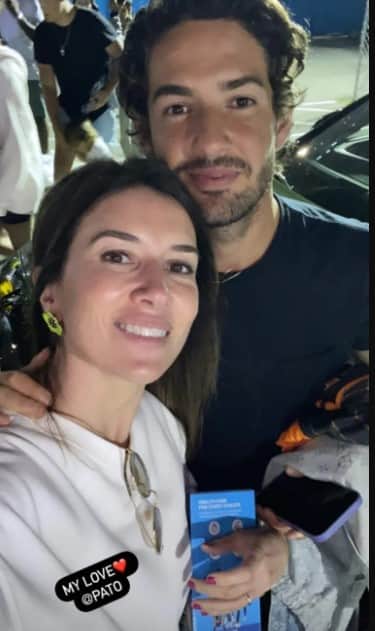 Rebeca Abravanel surgiu em uma rara publicação com Alexandre Pato Rebeca Abravanel surgiu em uma rara publicação com Alexandre Pato