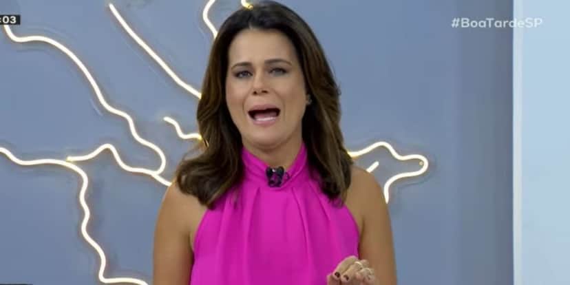 "A gente não pode deixar de falar", Adriana Araújo expõe sufoco na Band e não esconde: "Sofrendo muito" "A gente não pode deixar de falar", Adriana Araújo expõe sufoco na Band e não esconde: "Sofrendo muito"