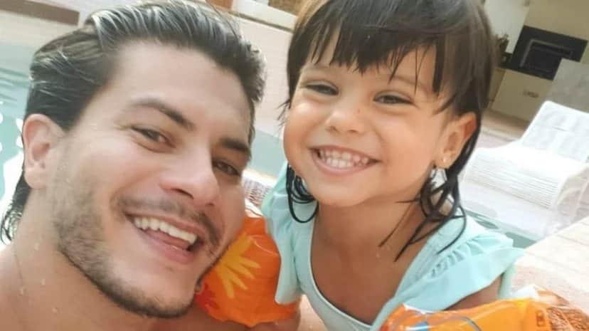 BBB22: Arthur Aguiar e sua filha, Sophia (Foto: Reprodução) BBB22: Arthur Aguiar e sua filha, Sophia (Foto: Reprodução)