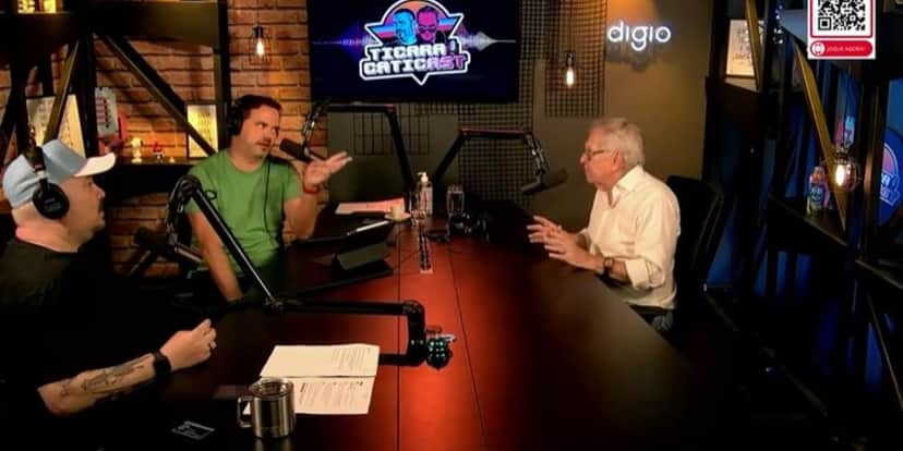 Carlos Alberto de Nóbrega falou sobre sala do SBT no "Ticaracaticast" (Foto: Reprodução/YouTube) Carlos Alberto de Nóbrega falou sobre sala do SBT no "Ticaracaticast" (Foto: Reprodução/YouTube)