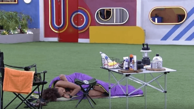 BBB22: Jessilane foi expulsa da casa e teve que dormir ao relento (Foto: Reprodução) BBB22: Jessilane foi expulsa da casa e teve que dormir ao relento (Foto: Reprodução)