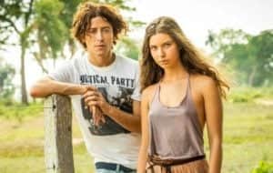 Jove (Jesuíta Barbosa) e Juma (Alanis Guillen): os protagonistas da nova fase de 'Pantanal' (Foto: Reprodução / Globo) Jove (Jesuíta Barbosa) e Juma (Alanis Guillen): os protagonistas da nova fase de 'Pantanal' (Foto: Reprodução / Globo)