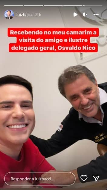 Bacci ao lado do delegado geral de São Paulo - Foto: Reprodução Bacci ao lado do delegado geral de São Paulo - Foto: Reprodução