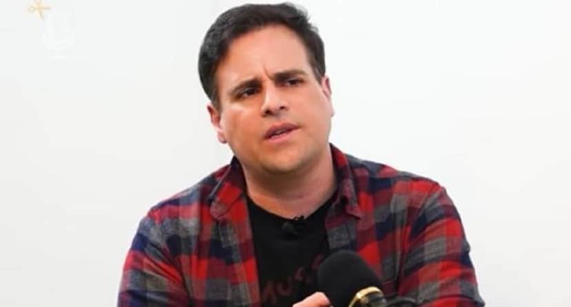 Repórter Vesgo quebrou o silêncio após anos de afastamento da TV e o fim do Pânico Repórter Vesgo quebrou o silêncio após anos de afastamento da TV e o fim do Pânico